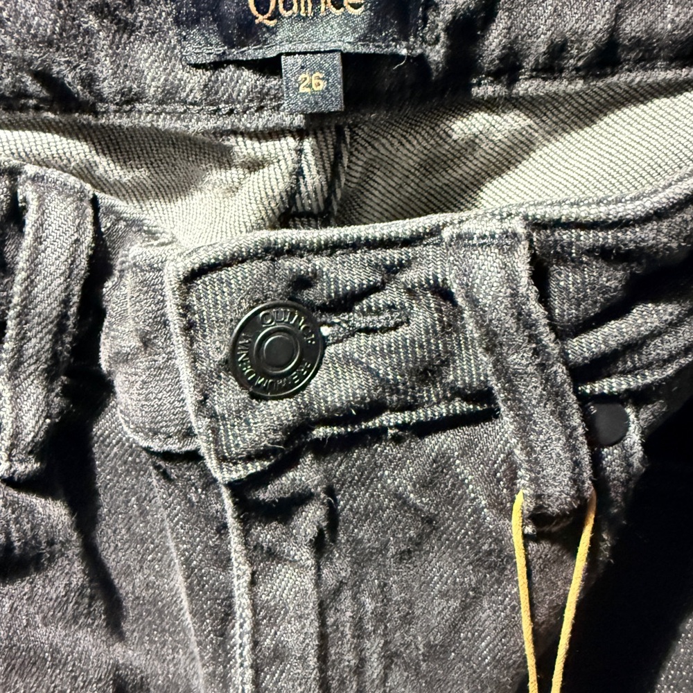 Quince women’s Bella Stretch relaxed straight Jeans
charcoal black.